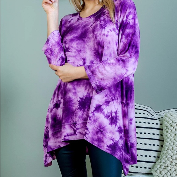 ⭐️ 2/$20 NEW ALLIE & ROB Purple Burst Tie Dye Asymmetrical Hem Top - Picture 2 of 4